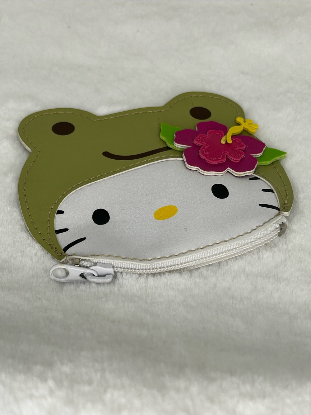 VINTAGE 2003 HELLO KITTY FROG HIBISCUS PUERTO RICO COIN PURSE